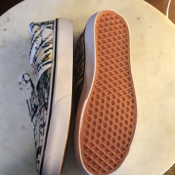 BRAND NEW, NEVER WORN! We Vibe Slip ons in Graphic Graffiti - Picture 7 of 12